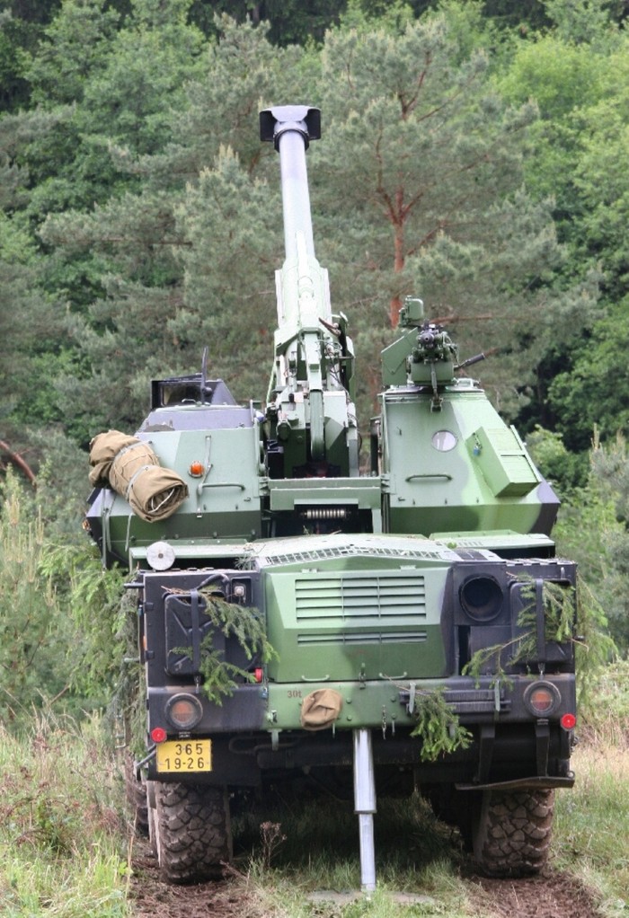 Bích kích pháo tự hành 152mm SpGH DANA nặng 23,000 kg